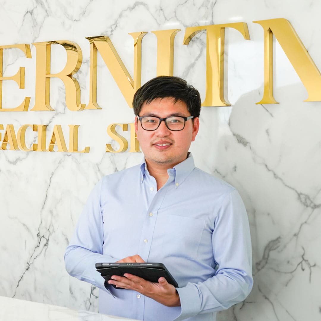 คุณแชมป์ เจ้าของร้าน ETERNITY FACIAL SPA